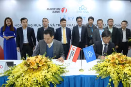 Lãnh đạo hai bên tham gia ký kết. (Nguồn: Maritime Bank)