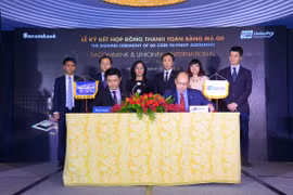 Lãnh đạo hai bên tham gia ký kết. (Nguồn: Sacombank)