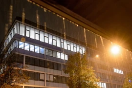 Tòa nhà nơi diễn ra đàm phán tại Geneva ngày 8/11. (Nguồn: AFP/TTXVN)