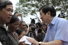 Chủ tịch nước thăm hỏi nhân dân vùng lũ lụt Quảng Ngãi