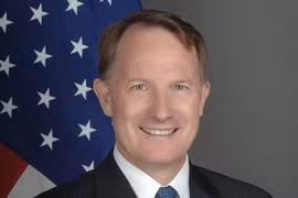 Quyền Ngoại trưởng Mỹ Daniel Smith. (Ảnh: Ekath)