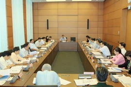 Nhiều ý kiến khác nhau về yêu cầu tòa án bảo vệ quyền và lợi ích