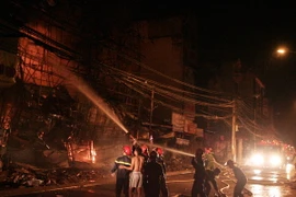 Cháy nhà trong đêm, hai người tử vong, một người bị bỏng nặng