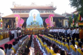 Chủ tịch Mặt trận Tổ quốc gửi thư chúc mừng dịp Đại lễ Phật đản