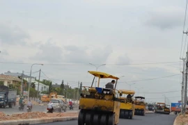 Đã nhận tiền đền bù nhưng vẫn đánh người thi hành công vụ