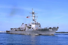 Tàu chiến Mỹ đồng hành cùng tàu Anh tại Eo biển Hormuz