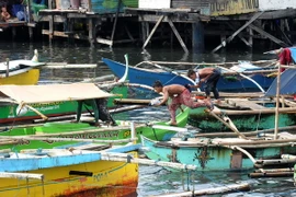 Bão Noul đổ bộ vào Philippines khiến hai người thiệt mạng 