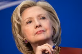 Mỹ công bố hàng trăm thư điện tử của cựu Ngoại trưởng Clinton