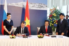 Thủ tướng Nguyễn Tấn Dũng ký Hiệp định Thương mại tự do giữa Việt Nam và Liên minh Kinh tế Á-Âu. (Ảnh: Đức Tám/TTXVN)