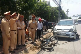 Hà Tĩnh: Ôtô kéo lê xe máy bỏ chạy sau khi gây tai nạn chết người