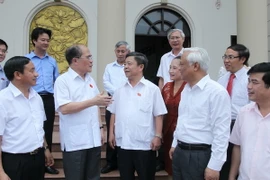 Chủ tịch Quốc hội Nguyễn Sinh Hùng tiếp xúc cử tri Hà Tĩnh