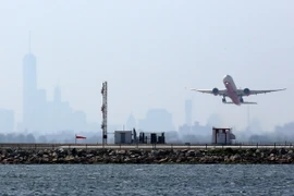 Máy bay của British Airways cất cánh từ sân bay John F. Kennedy ở thành phố New York, Mỹ ngày 25/5. (Nguồn: AFP/TTXVN)