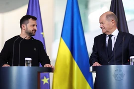 Tổng thống Ukraine Zelensky và Thủ tướng Đức Olaf Scholz. (Ảnh: Reuters)