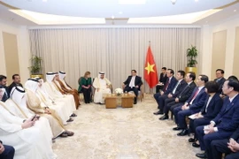 Thủ tướng Phạm Minh Chính tiếp đoàn doanh nghiệp do ông Sheikh Faisal bin Qassim bin Faisal Al-Thani, Chủ tịch Hiệp hội Doanh nghiệp Qatar (QBA) dẫn đầu. (Ảnh: Dương Giang/TTXVN)
