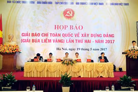 Họp báo Giải báo chí toàn quốc về xây dựng Đảng (Giải Búa Liềm Vàng) lần thứ hai. (Ảnh: Doãn Đức/Vietnam+)