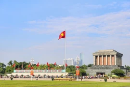 Người dân xếp hàng vào Lăng viếng Bác, sáng 2/9/2023. (Ảnh: Tuấn Đức/TTXVN)