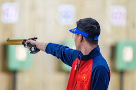 Xạ thủ Phạm Quang Huy giành huy chương Vàng ở nội dung 10m Súng ngắn Hơi Nam tại ASIAD 19, tháng 9/2023. (Ảnh: THX/TTXVN)