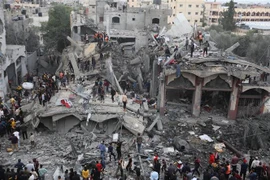 Cảnh đổ nát sau các cuộc oanh tạc của Israel xuống thành phố Rafah, miền Nam Dải Gaza, ngày 22/11/2023. (Ảnh: THX/TTXVN)