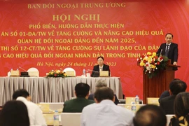 Bí thư Trung ương Đảng, Trưởng Ban Đối ngoại Trung ương Lê Hoài Trung phát biểu. (Ảnh: Mai Hiền/TTXVN)