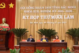 Đoàn Chủ tịch tại Kỳ họp. (Ảnh: Thái Hùng/TTXVN)
