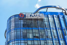 Tòa nhà của Tập đoàn bất động sản Evergrande tại Thượng Hải (Trung Quốc). (Ảnh: AFP/TTXVN)