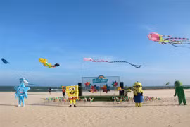 Lễ hội thả diều trên bãi biển tại thành phố Phan Thiết (Bình Thuận), tháng 5/2023. (Ảnh: Nguyễn Thanh/TTXVN)