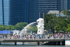 Lạm phát dai dẳng và kinh tế trì trệ đang ảnh hưởng tới cuộc sống của người dân Singapore. (Ảnh: AFP/TTXVN)