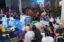 Đêm “Vui hội Trăng Rằm” mang lại cho các em thiếu nhi niềm vui cùng ký ức hồn nhiên, tươi đẹp của tuổi thơ. (Nguồn: Phật Sự Online)
