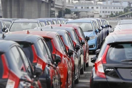 Xe ôtô mới chờ xuất khẩu tại cảng ở Yokohama (Nhật Bản). (Ảnh: Kyodo/TTXVN)