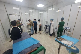 Công an quận Thanh Khê (Đà Nẵng) kiểm tra cơ sở thẩm mỹ ID Korea Spa. (Nguồn: Báo Phụ nữ)