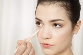 Bạn hãy dừng lại đi, cách trang điểm thế là sai rồi!