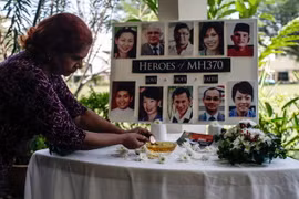  Tưởng nhớ các nạn nhân MH 370 tại Kuala Lumpur, Malaysia ngày 8/3. (Nguồn: EPA/TTXVN)
