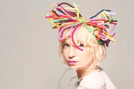 Sia - Cô ca sỹ giấu gương mặt sau mái tóc bạch kim 
