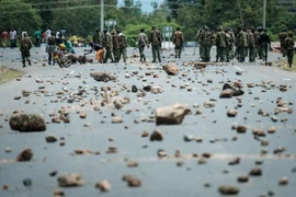  Cảnh sát được triển khai sau khi bùng phát bạo lực tại Kisumu ngày 26/10. (Nguồn: AFP/TTXVN)