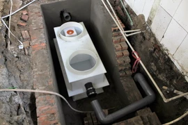 Thiết bị tách dầu mỡ. (Ảnh: Mạnh Khánh/TTXVN)