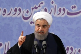 Tổng thống Iran Hassan Rouhani sau khi đăng ký tái tranh cử nhiệm kỳ hai ở Tehran ngày 14/4. (Nguồn: AFP/TTXVN)
