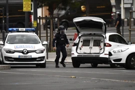 Cảnh sát phong tỏa hiện trường ở Villejuif sau vụ việc ngày 6/9. (Nguồn: AFP/TTXVN)