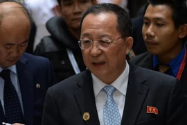  Ngoại trưởng Triều Tiên Ri Yong-ho (giữa). (Nguồn: AFP/TTXVN)