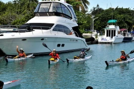 Các vận động bắt đầu hành trình. (Ảnh: Vũ Lê Hà/TTXVN)