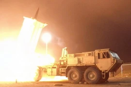 Hệ thống Phòng thủ tên lửa tầm cao giai đoạn cuối (THAAD) của Mỹ được thử nghiệm tại Kodiak, Alaska, Mỹ ngày 30/7. (Nguồn: EPA/TTXVN)