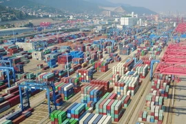 Một cảng hàng hóa ở Giang Tô, Trung Quốc ngày 13/7. (Nguồn: AFP/TTXVN)