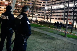 Cảnh sát phong tỏa hiện trường vụ xả súng ở Toulouse tối 3/7. (Nguồn: NEWS.com.au/ TTXVN)