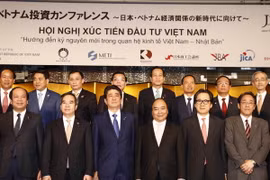 Thủ tướng Nguyễn Xuân Phúc, Thủ tướng Nhật Bản Shinzo Abe với các đại biểu tham dự hội nghị. (Ảnh: Thống Nhất/TTXVN)