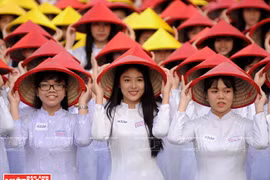 [Photto] Nét duyên dáng vẹn nguyên của áo dài Việt qua các thời đại