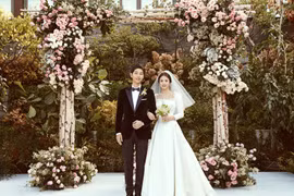 Ngất ngây với loạt đồ đôi lãng mạn của Song Hye Kyo-Song Joong Ki
