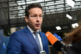 Chủ tịch Eurogroup Jeroen Dijsselbloem trả lời phỏng vấn báo chí tại Brussels, Bỉ. (Nguồn: AFP/TTXVN)