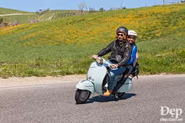 Xe máy Vespa cổ - Thú chơi lắm mục đích và công phu