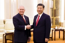 Chủ tịch Trung Quốc Tập Cận Bình (phải) đã tiếp Ngoại trưởng Mỹ Rex Tillerson . (Nguồn: AFP/TTXVN)