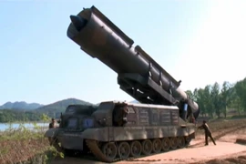 Tên lửa của Triều Tiên tại một địa điểm bí mật ngày 22/5. (Ảnh chụp qua truyền hình nhà nước Triều Tiên. Nguồn: Yonhap/TTXVN)