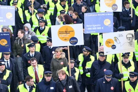 Phi công Lufhansa tham gia cuộc đình công tại Frankfurt năm 2016. (Nguồn: AP/TTXVN)